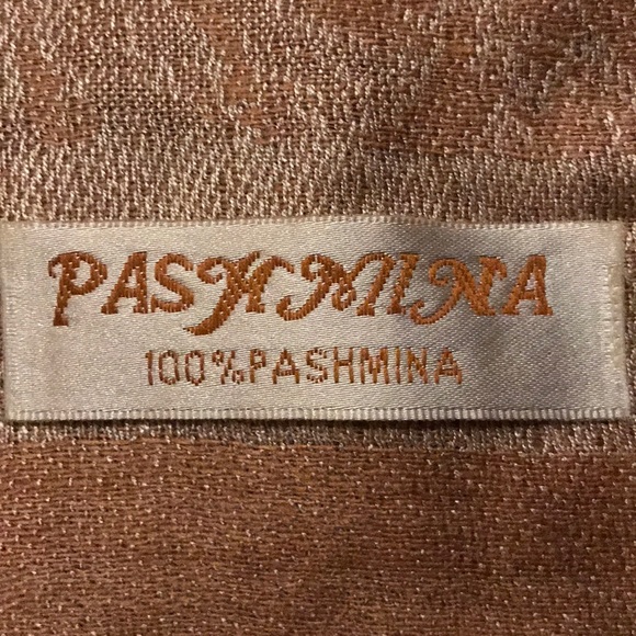 Scarfs - Picture 2 of 8